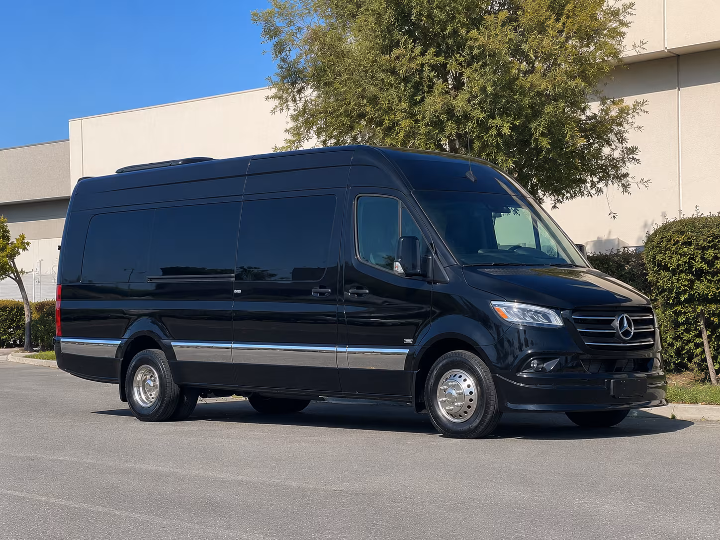 book group transportation for your next airport transfer 1