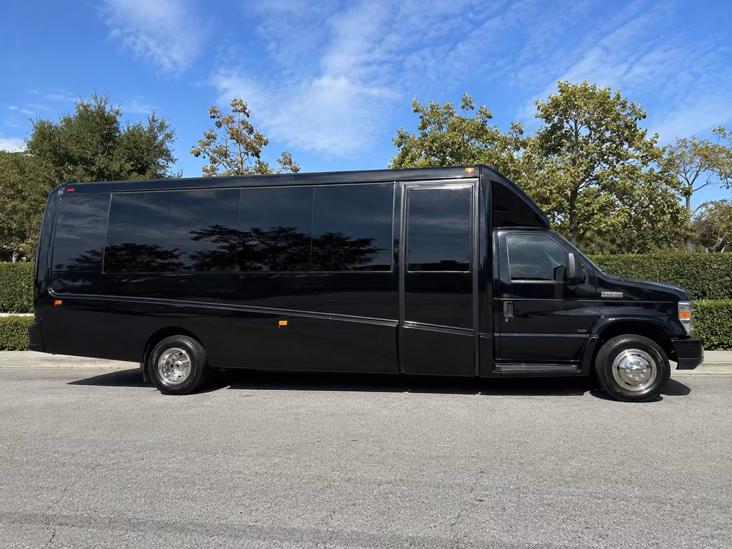 book group transportation for your next airport transfer 3