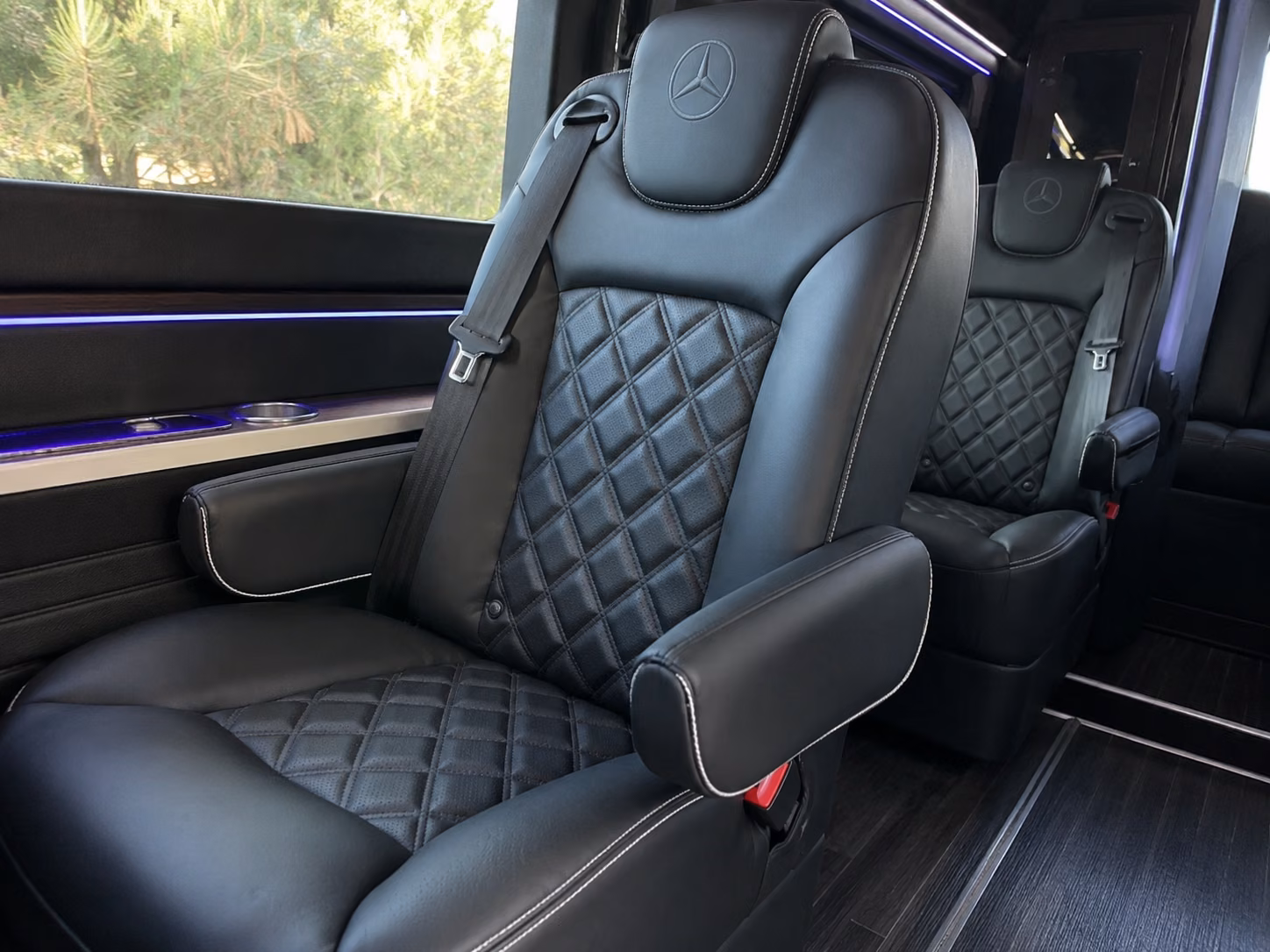 book group transportation for your next airport transfer 4